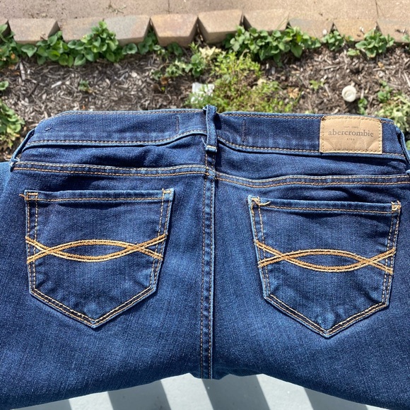 Abercrombie Kids size 14. Excellent preowned condition. - Picture 2 of 5
